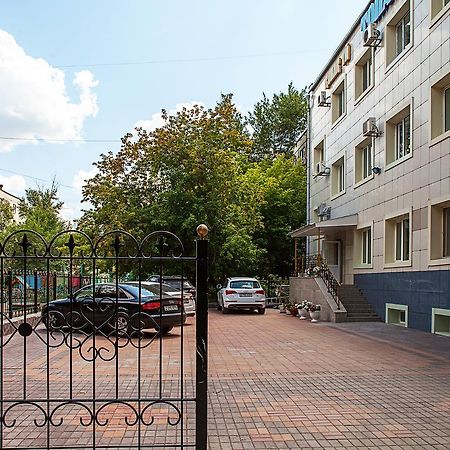 Hotel Topaz Astana Extérieur photo