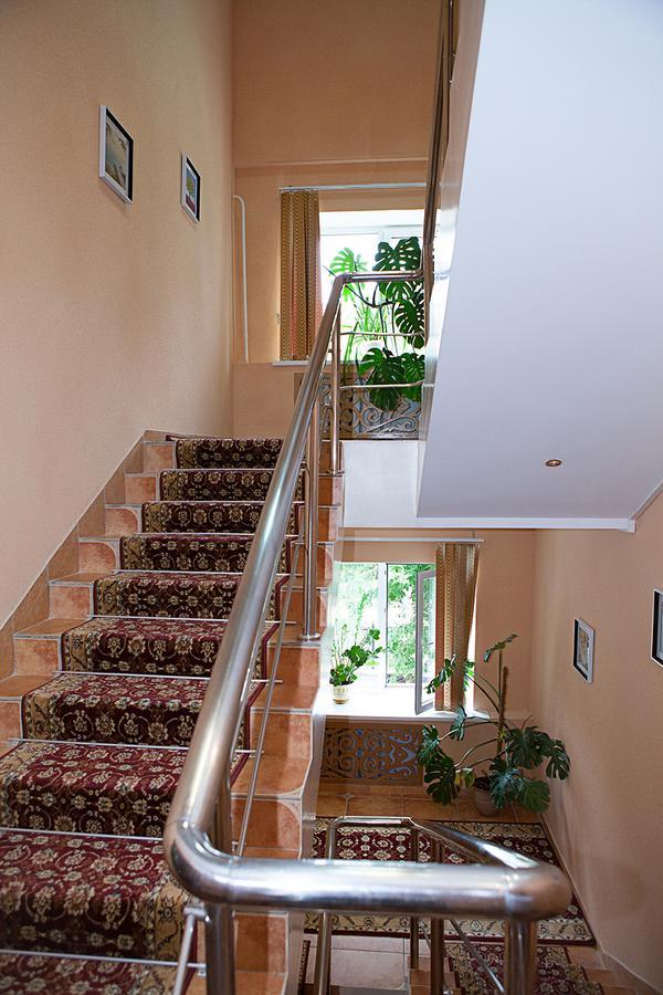 Hotel Topaz Astana Extérieur photo